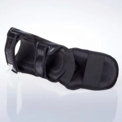 Fighter Shinguards Thai Ergo - Black/red, FSG-004BR -Boxing Equipment Store 0b31122f5c56762d1a3b896c5568d3eb