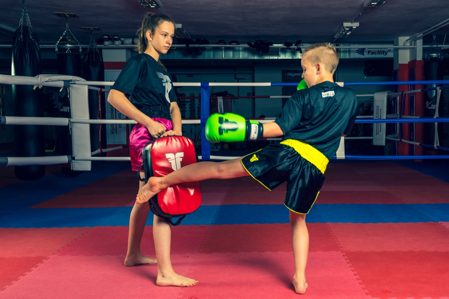 Fighter KIDS Kicking Shield - Red/black, FKVB0002 3 Fighter KIDS Kicking Shield - Red/black, FKVB0002 - Image 3